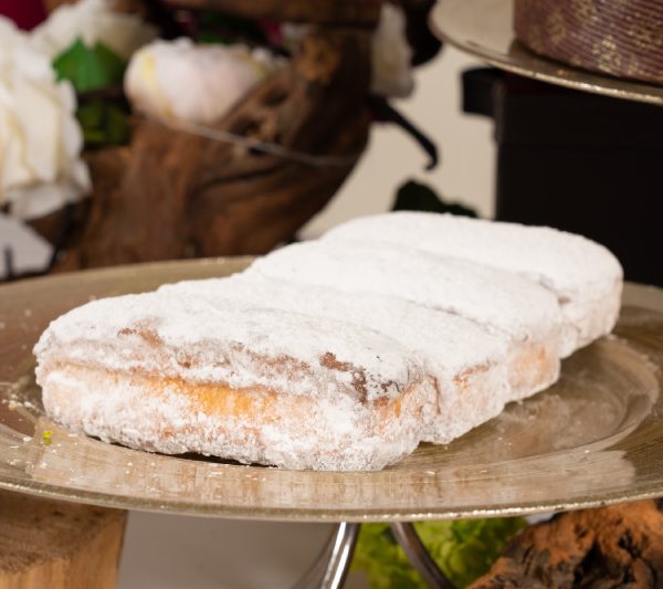 Gâteaux blancs trempés dans le sirop d'orgeat <br/>3 pièces